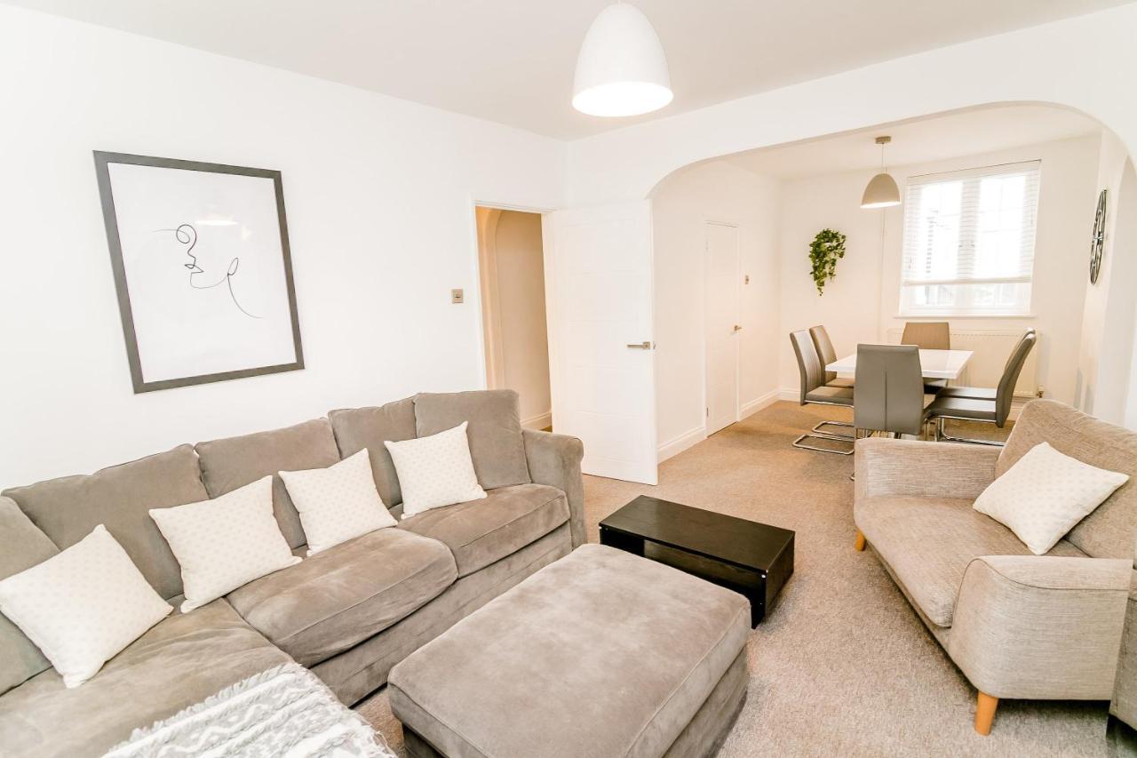 New House, Great Location - With Parking Сasa de vacaciones NWI