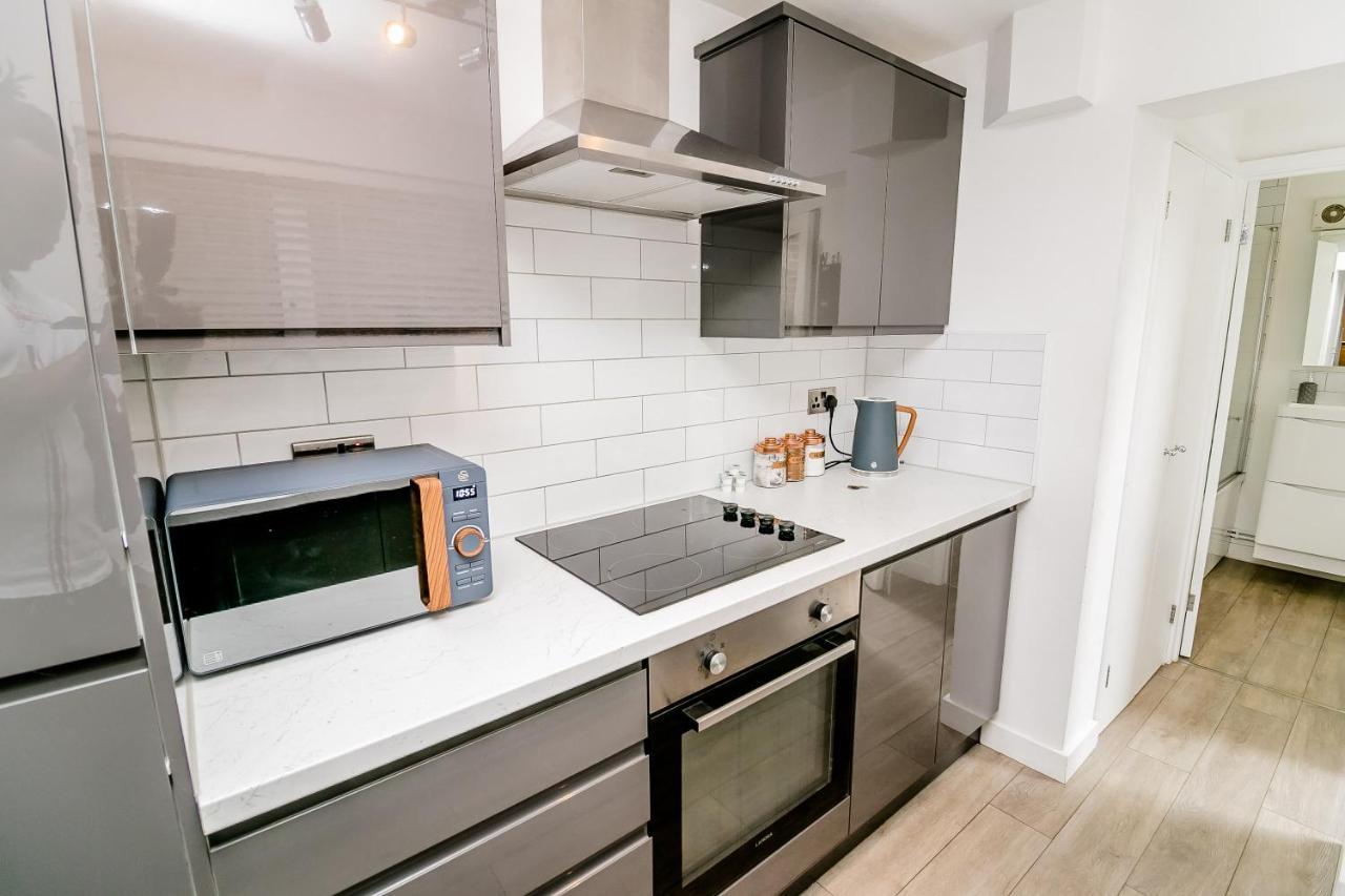 New House, Great Location - With Parking Сasa de vacaciones NWI