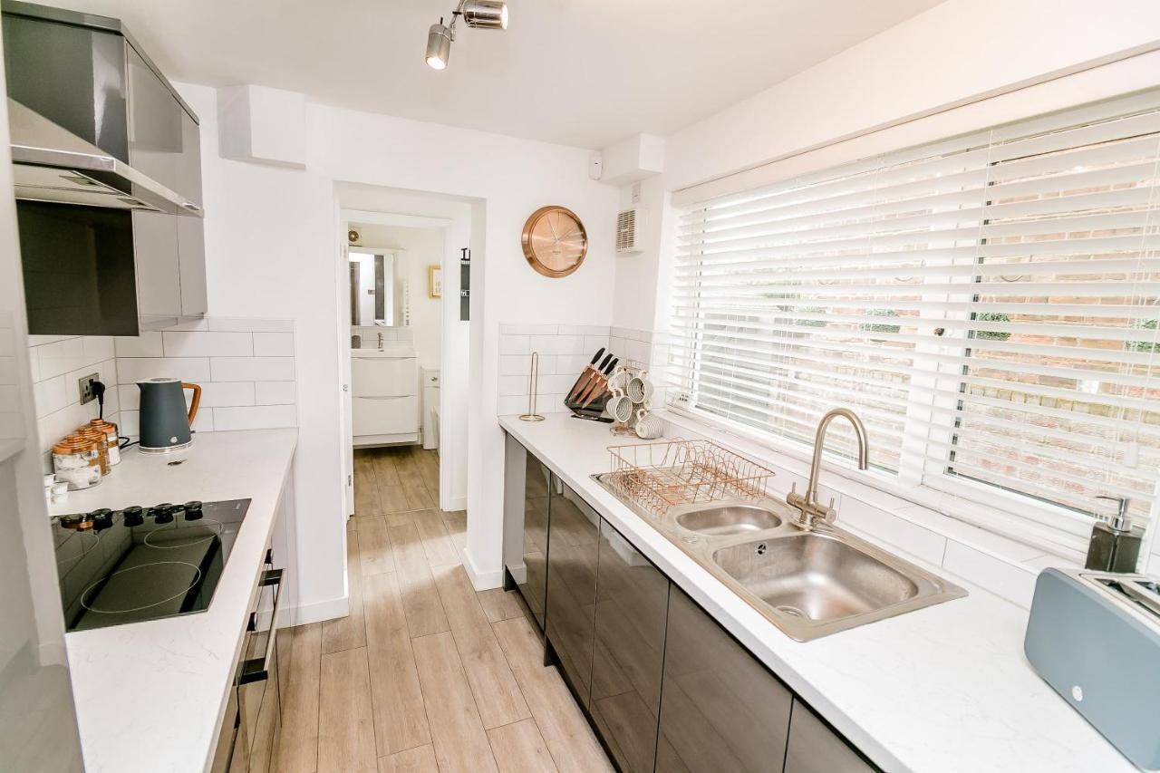 New House, Great Location - With Parking Сasa de vacaciones