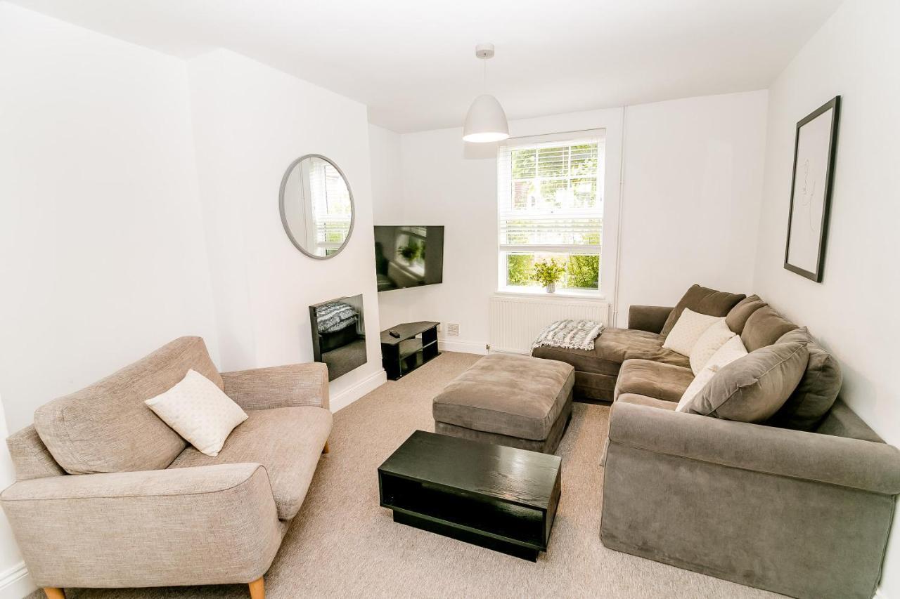 New House, Great Location - With Parking Holiday home