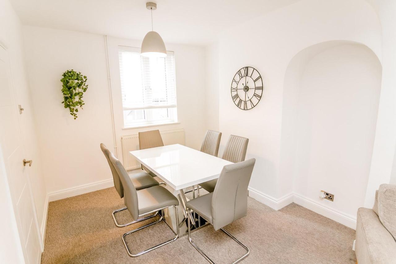 New House, Great Location - With Parking